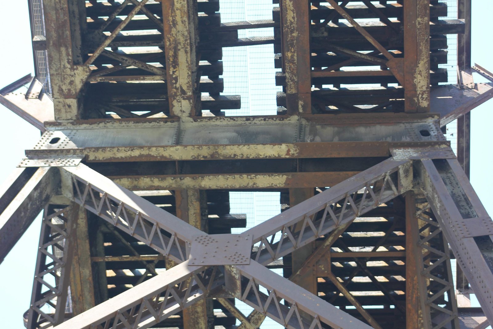 Details of girders and top of tower